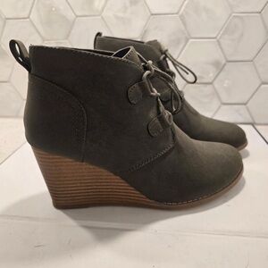Nautica Women’s Wedge Ankle Boots Size 8 – Olive Green Lace-Up – 3.2” Heel
